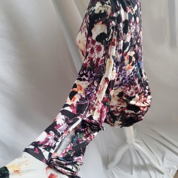 Cupio Women's Floral Print tie bell sleeves unique top fun bright Viscose soft - Picture 5 of 8